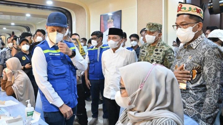 Kemarin, isu Menkes sesak napas hingga kewajiban halal UMKM ditunda