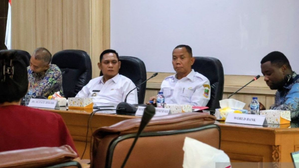 Pemkab Bekasi terima World Bank bahas tata kelola TPST Kertamukti