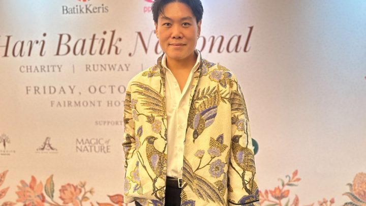 Tips padukan batik agar tak terlihat terlalu formal