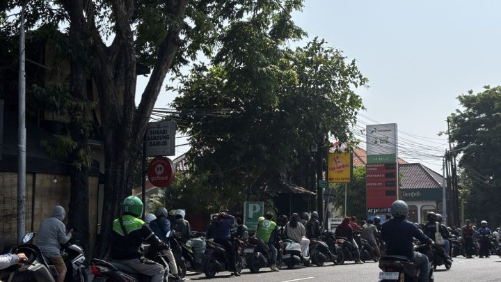Gubernur Koster minta warga Bali tenang BBM segera normal