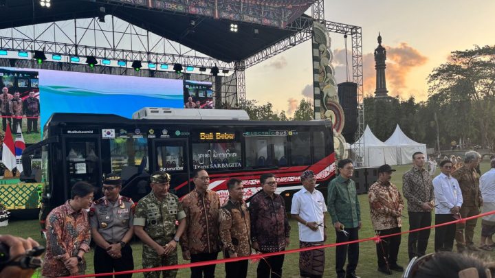 Pemerintah Korea serahkan 11 bus listrik bantu tekan emisi Bali