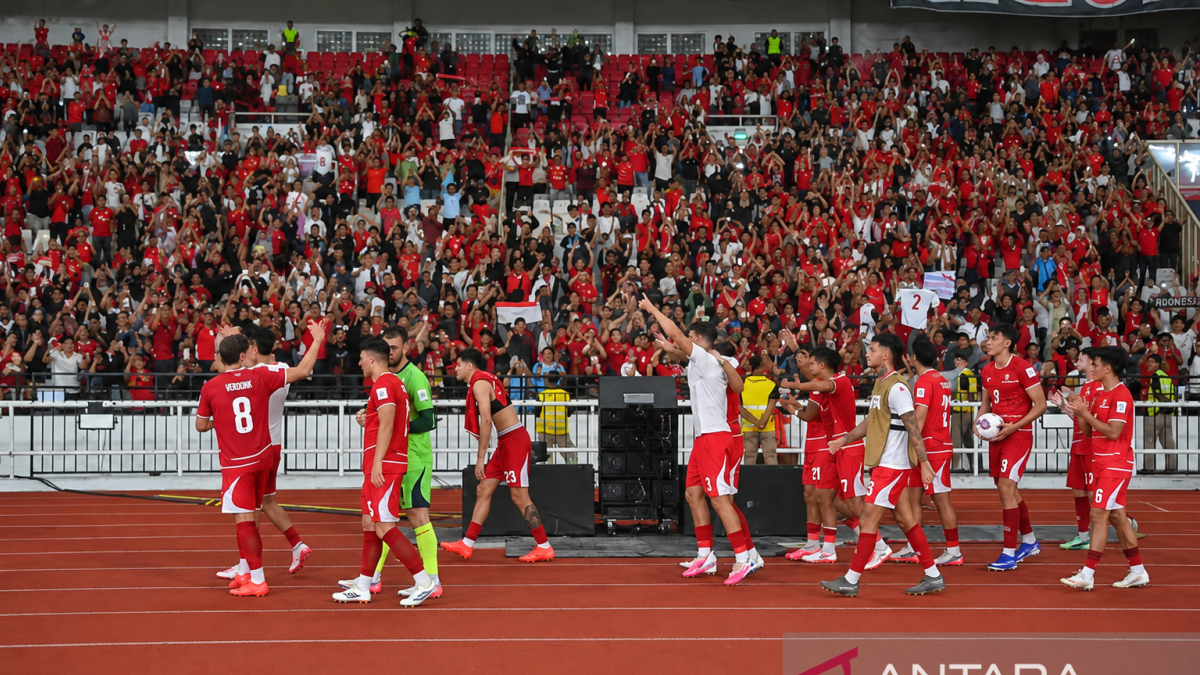 Perayaan-Tim-Merah-di-Stadion
