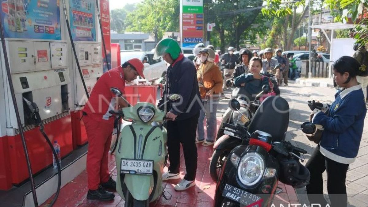 antrean-kendaraan-di-sejumlah-spbu-bali-1pt6h-dom
