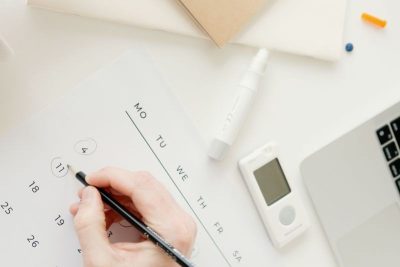 5 cara meredakan gejala PMS agar lebih nyaman jelang haid