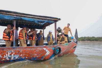 Pemprov Jateng kawal pembangunan “hybrid seawall” di Demak