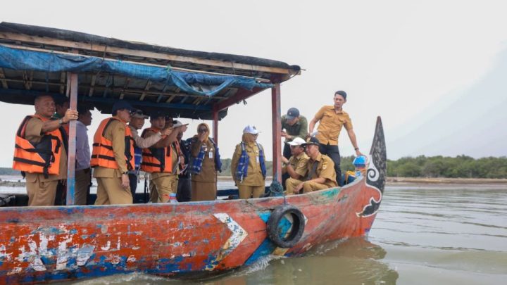 Pemprov Jateng kawal pembangunan “hybrid seawall” di Demak