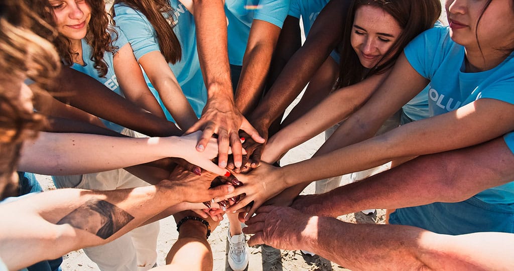 Menginspirasi dan Mengajak Orang Lain