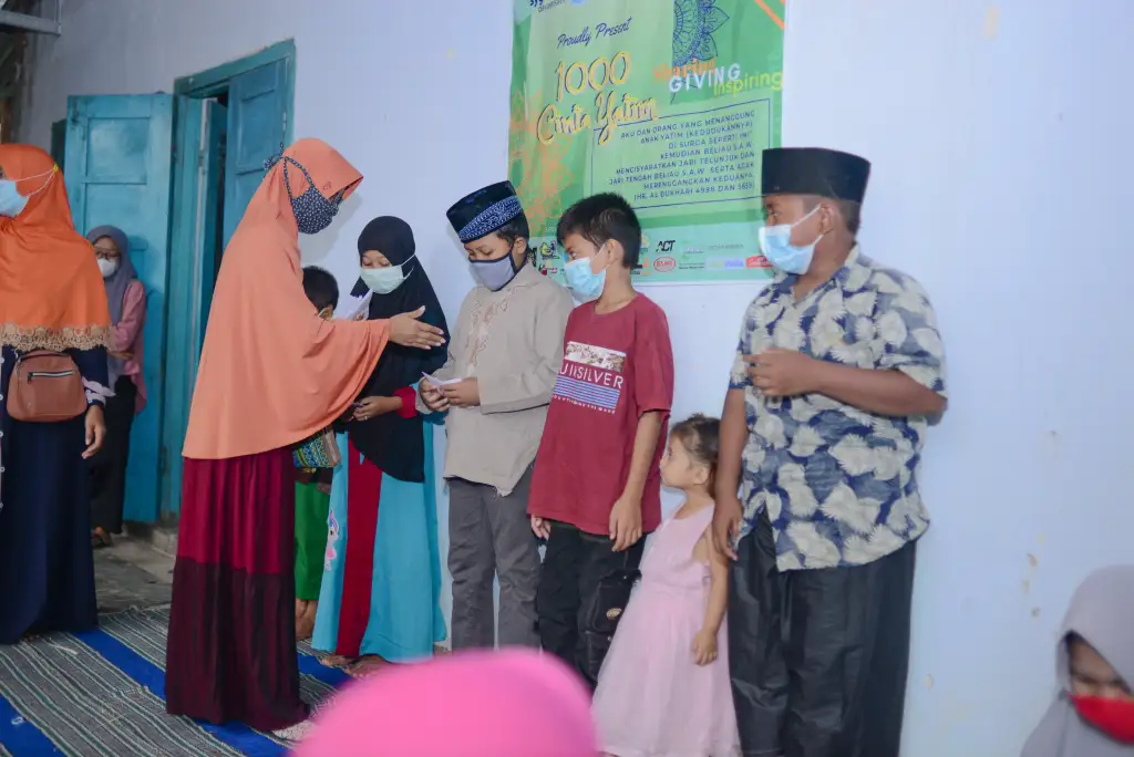 7 Janji Allah Menyantuni Anak Yatim dan Berkahnya