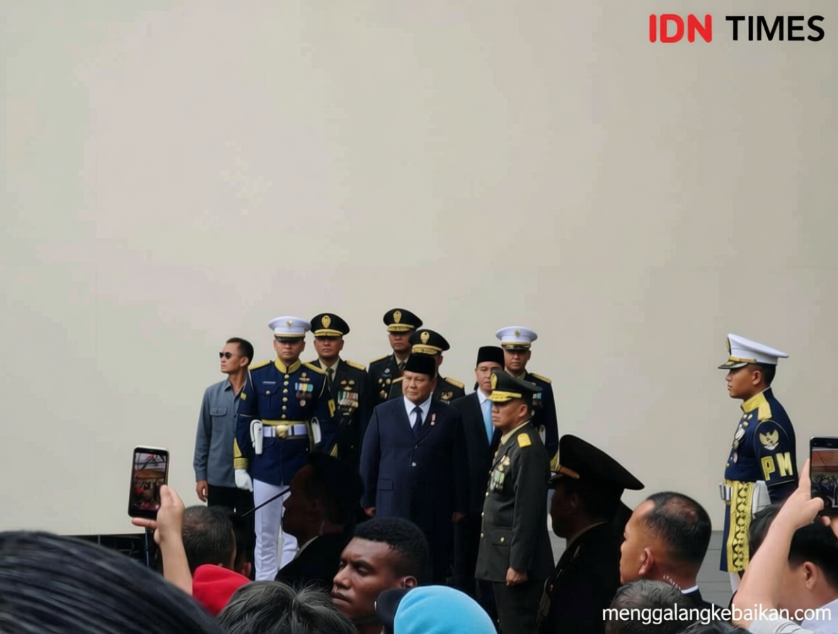 Hujan Deras dan Tembakan Salvo Iringi Pemakaman Try Sutrisno