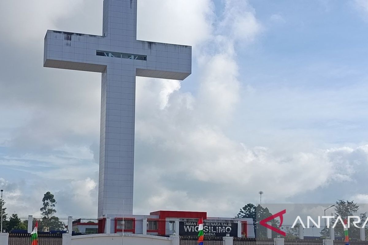Yang Dibahas: Menyaksikan Kota Wamena dari ketinggian Tugu Salib