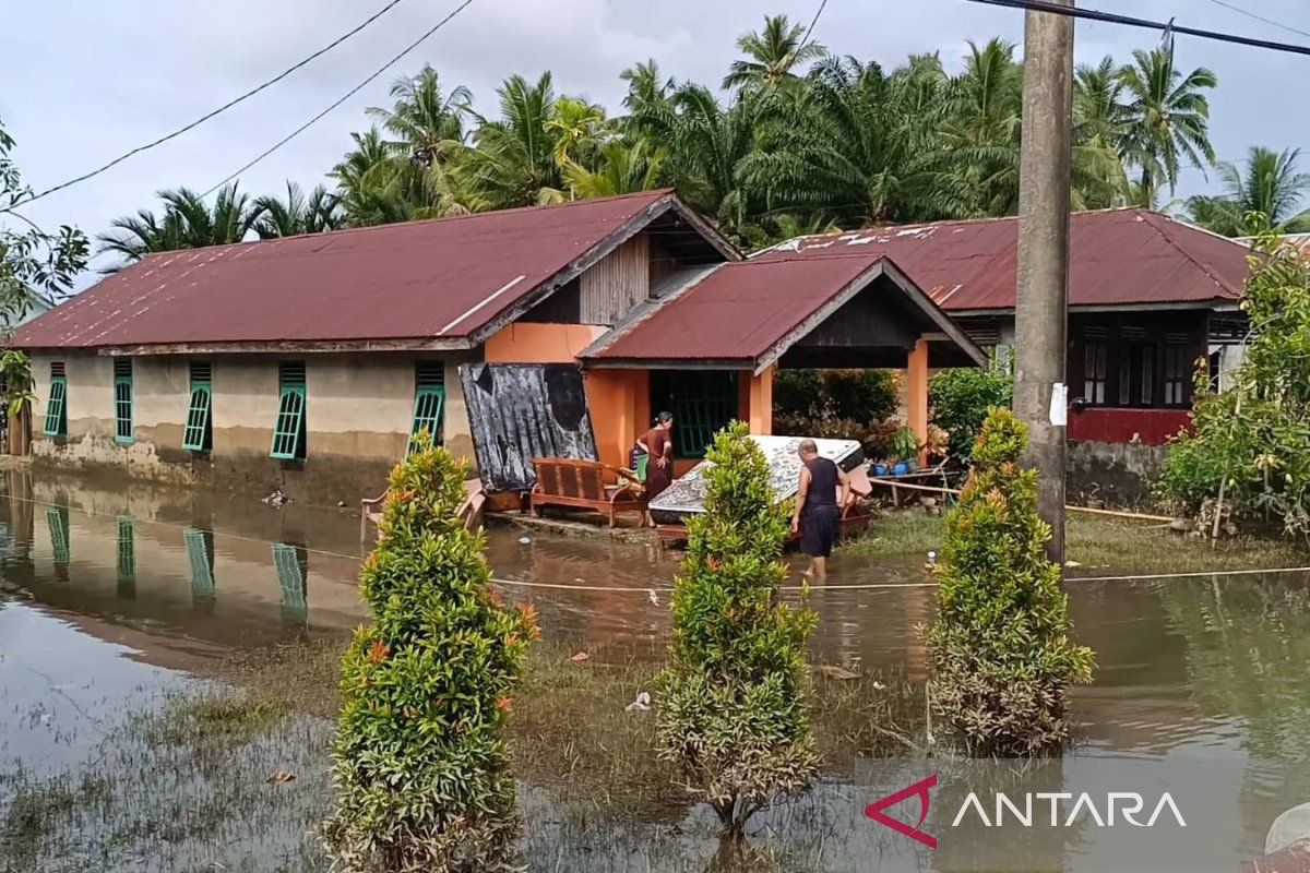 Momen Bersejarah: Pemkot Bengkulu salurkan nasi bungkus pada korban terdampak banjir
