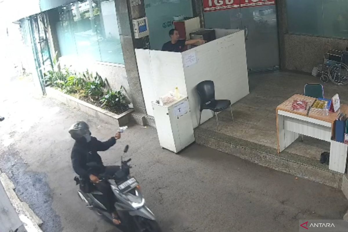 Yang Terjadi Saat: Komplotan curanmor bersenpi gasak motor pasien di RS Duren Sawit