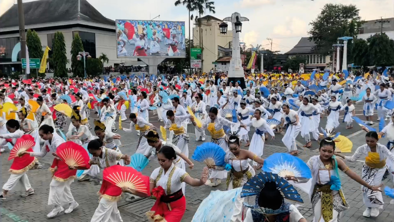 What Happened During: Sebanyak 1.700 peserta ramaikan Solo Menari 2026 di kawasan Titik Nol