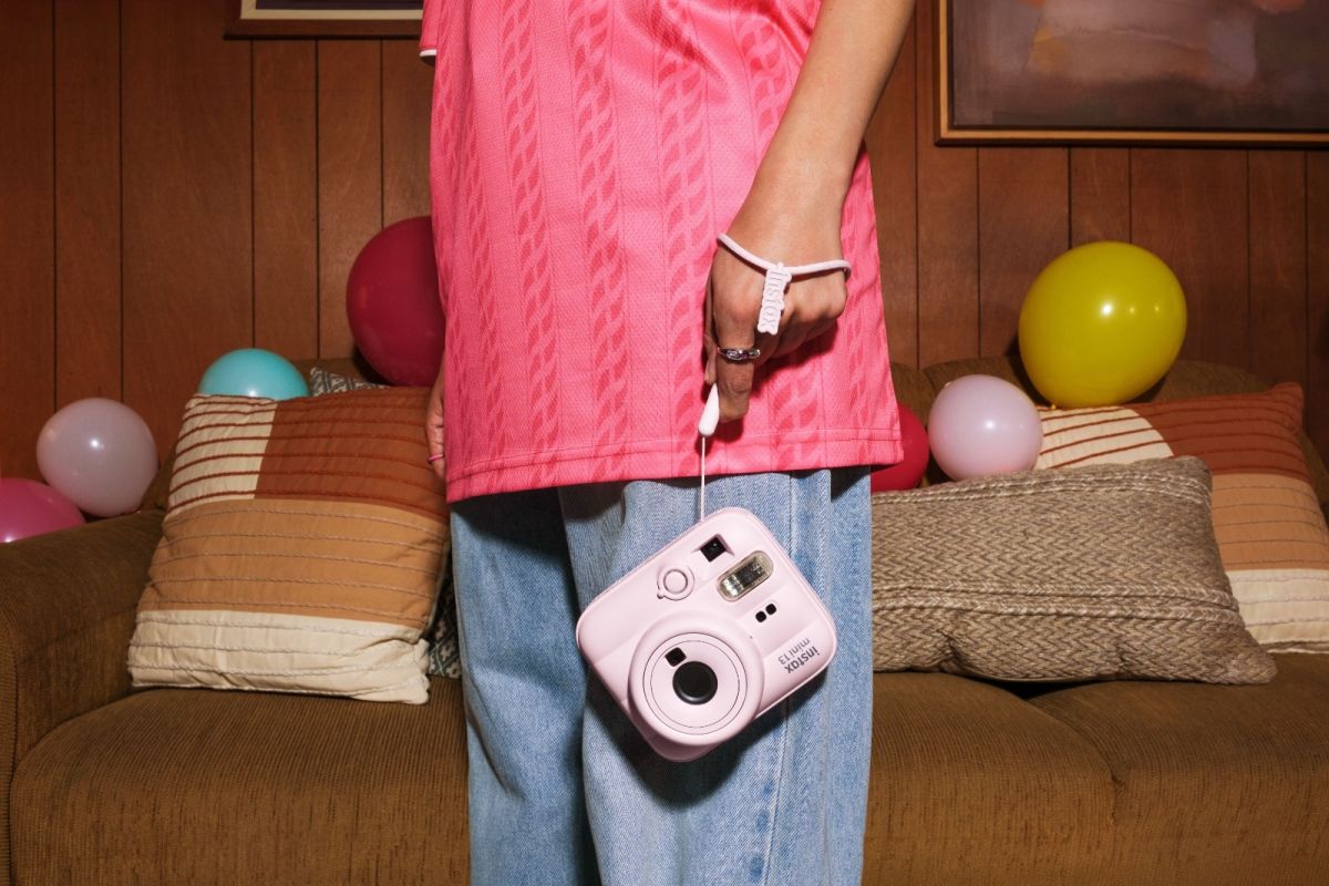 Fujifilm luncurkan instax mini 13 yang bisa cetak foto langsung