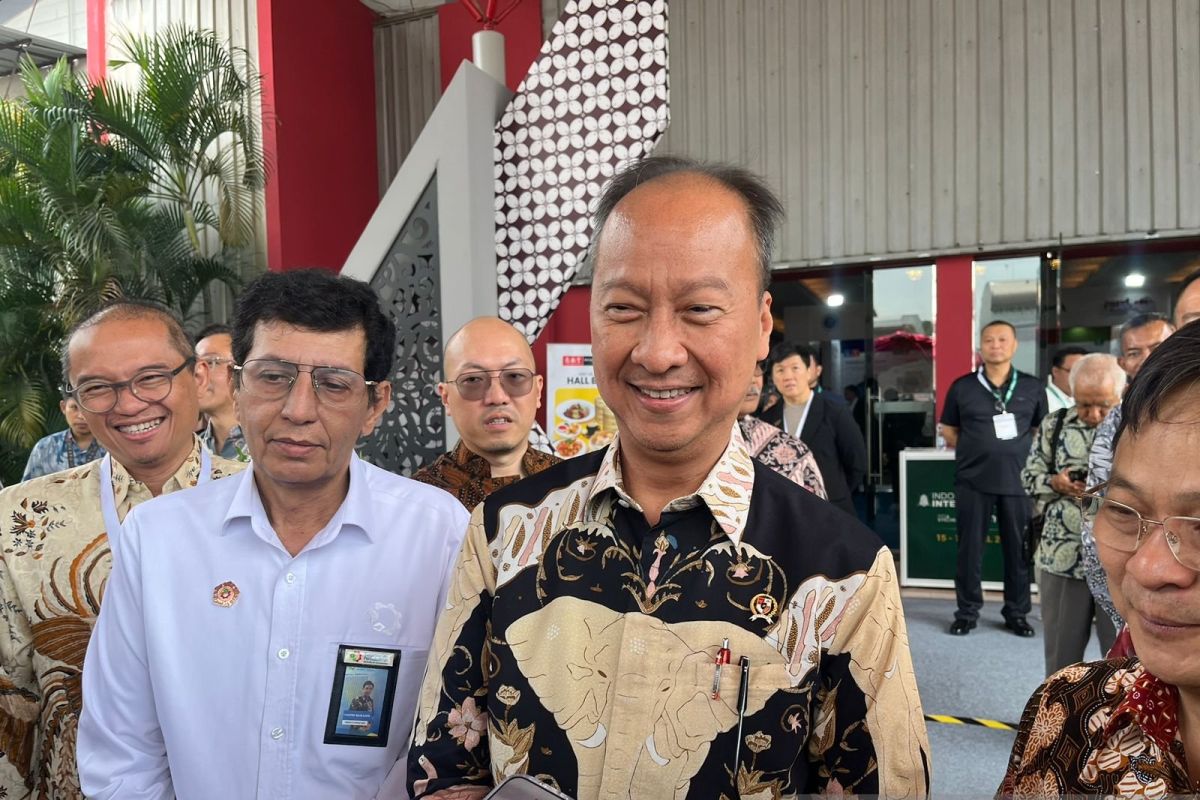 Kebijakan Baru: Menperin upayakan gangguan suplai plastik tak bebani IKM