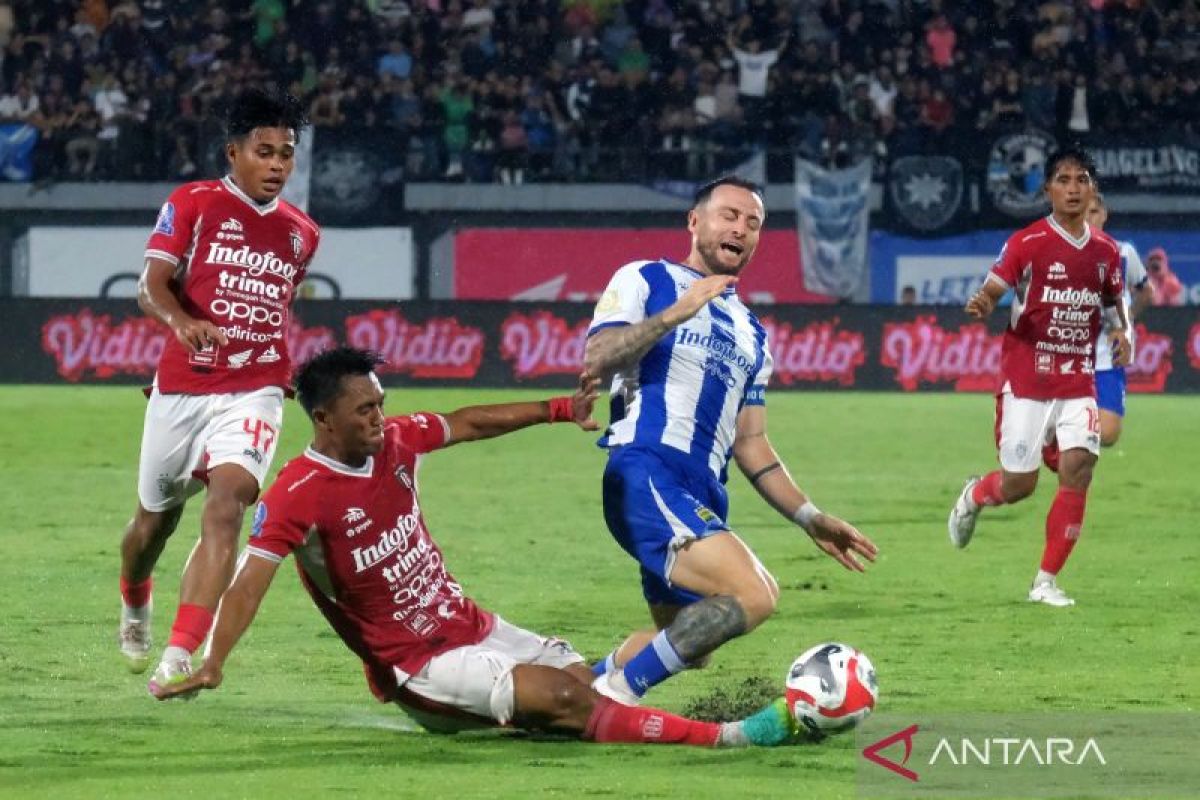 Yang Dibahas: Marc Klok harapkan tuah GBLA berlanjut saat Persib jamu Bali United