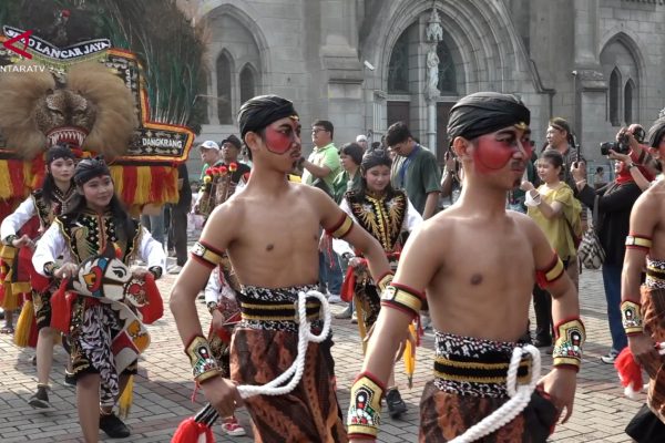 JALAN-SANTAI-LINTAS-IMAN-WARNAI-PERAYAAN-219-TAHUN-KEUSKUPAN-JAKARTA