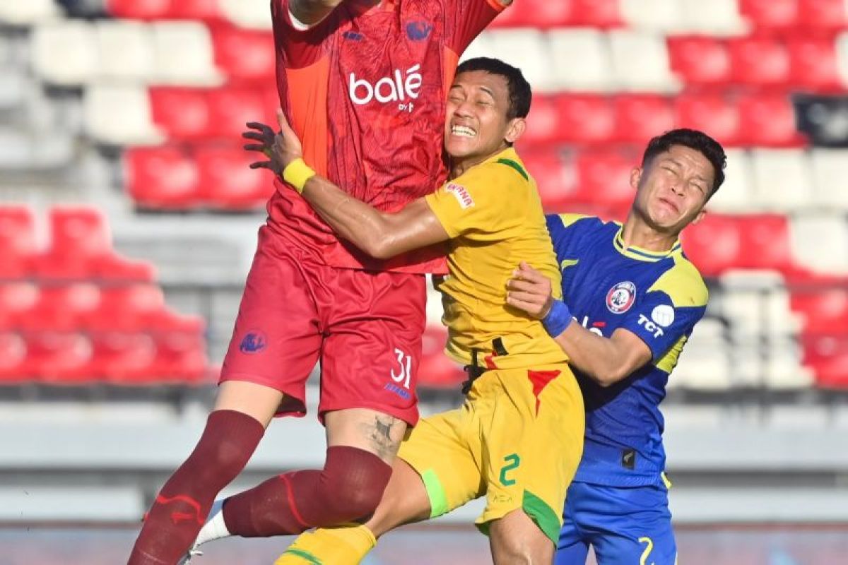 Announced: Arema FC berpisah dengan kiper Lucas Frigeri