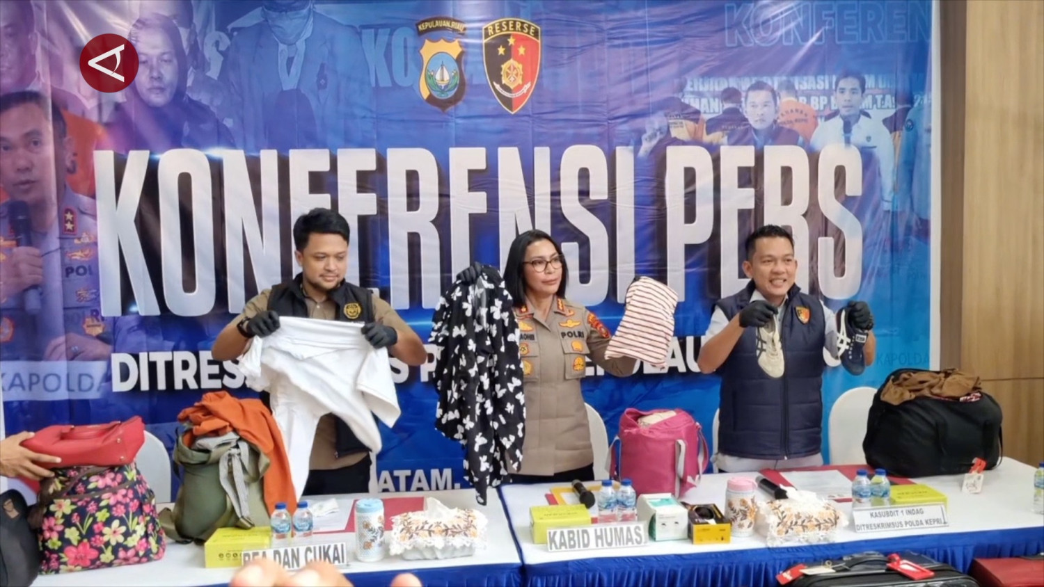 Polda Kepri sita ratusan barang bekas selundupan dari Singapura