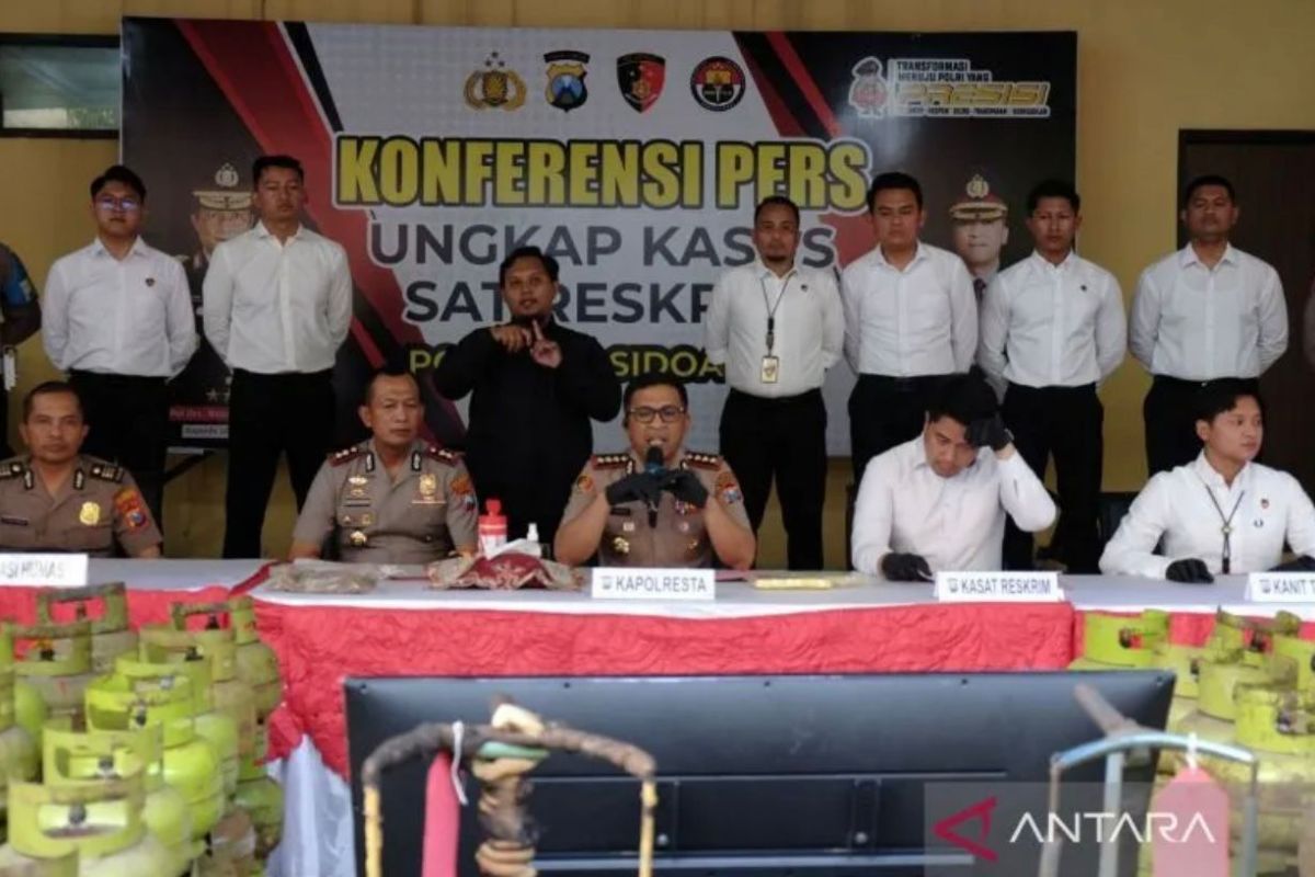 Polresta Sidoarjo tangkap dua tersangka pengoplos LPG nonsubsidi