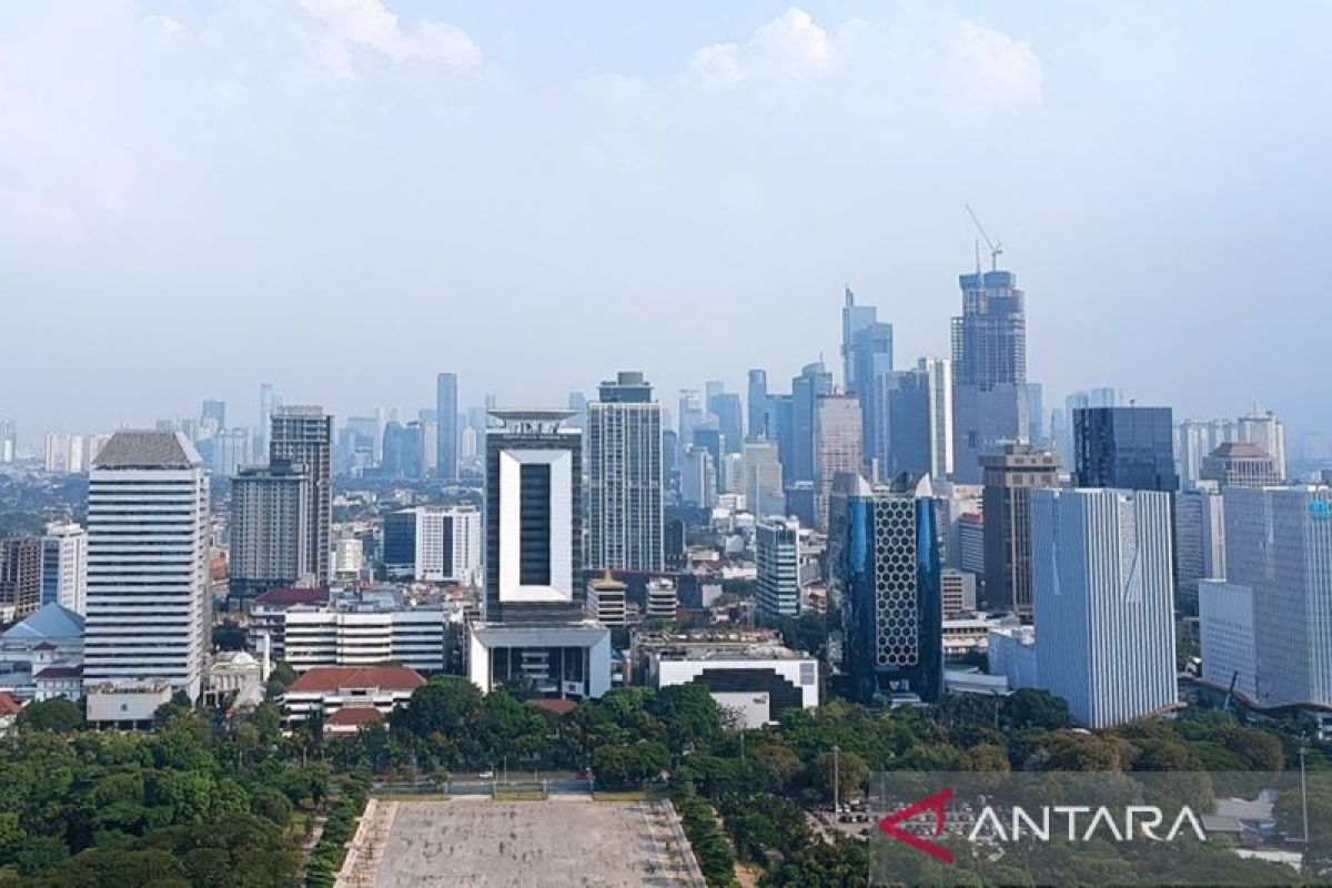 BMKG prakirakan Jakarta diselimuti awan di Senin pagi