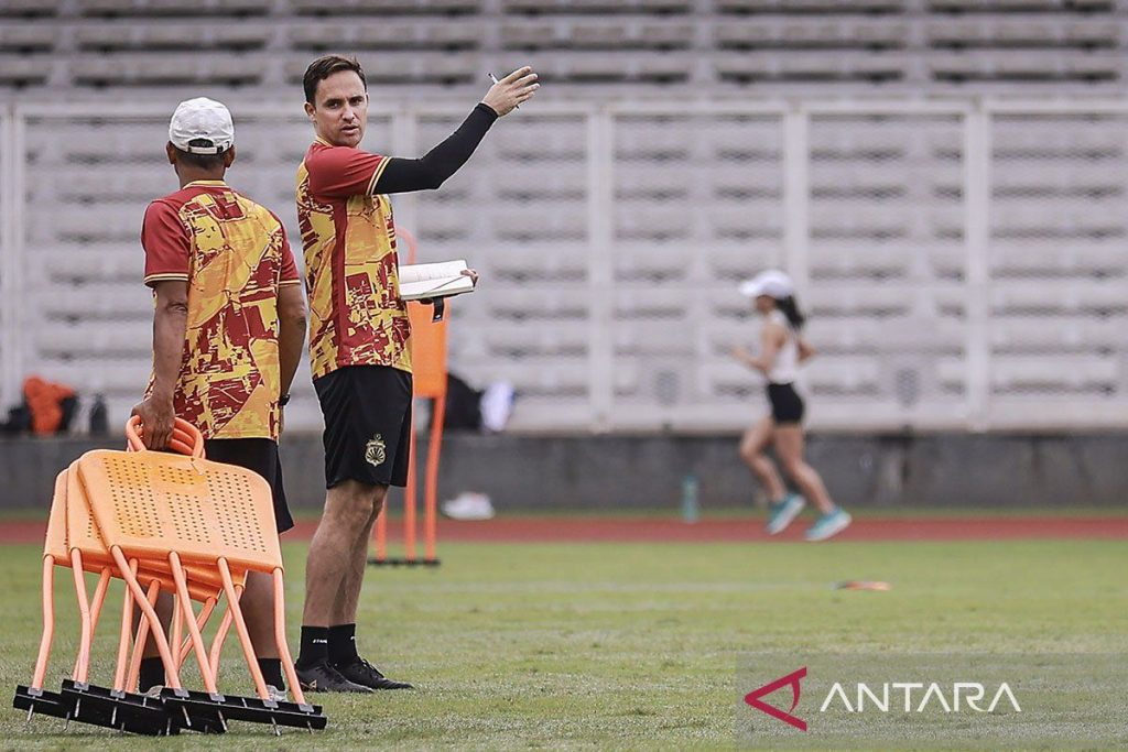 sesi-latihan-bhayangkara-presisi-lampung-fc-270625-dr-01