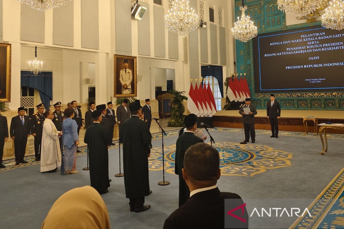 Special Plan: Prabowo lantik Nanik Deyang, Agustina, dan Trenggono jadi pimpinan BGN