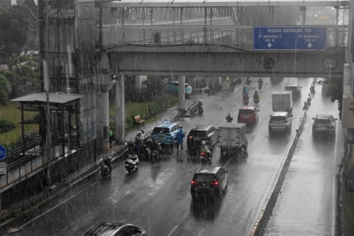 BMKG prakirakan seluruh Jakarta hujan pada Senin siang