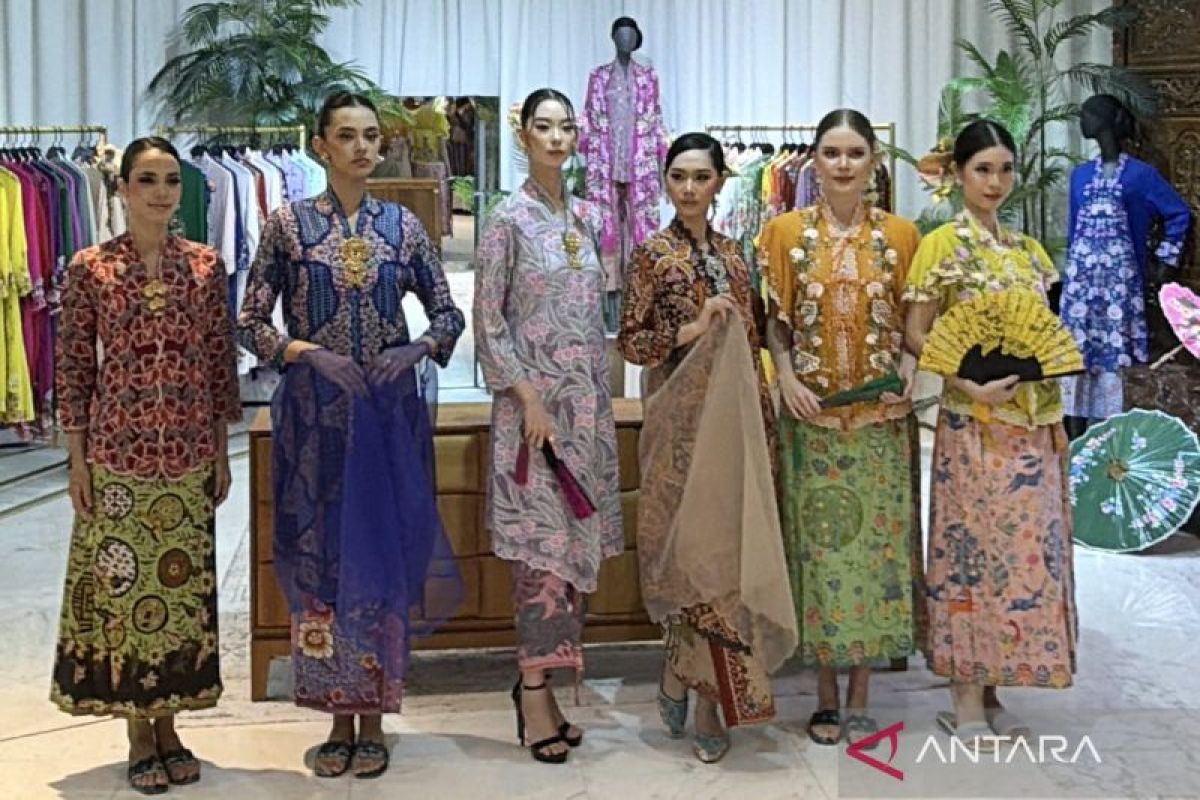 Key Issue: Desainer kebaya Indonesia berbagi tips rambah pasar luar negeri