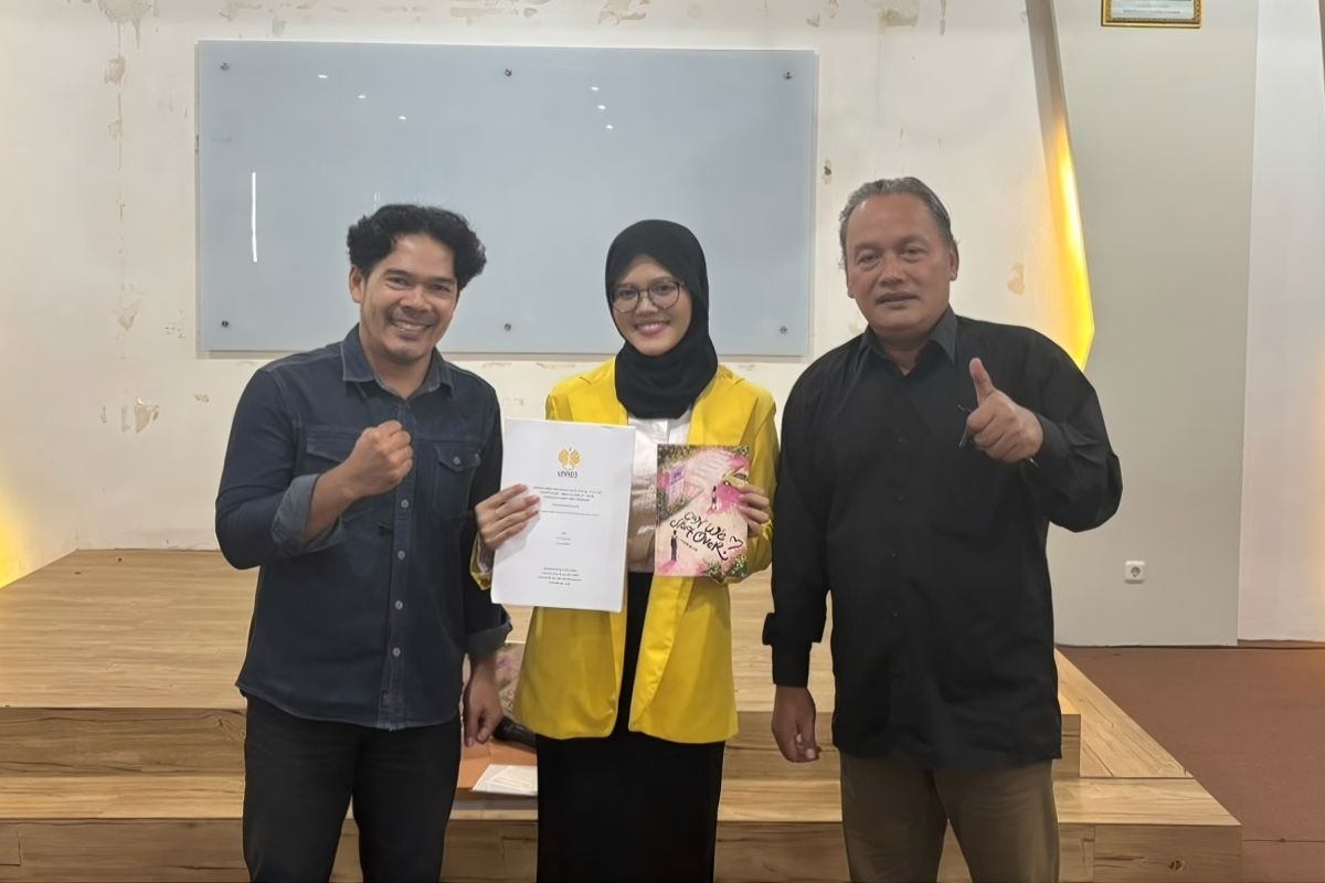 Meeting Results: Ita Kurniawati mahasiswi Unnes lulus dengan karya novel