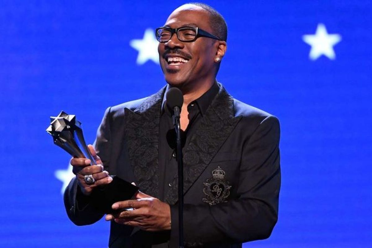 Solving Problems: Eddie Murphy akan isi suara Donkey dalam spinoff film animasi “Shrek”