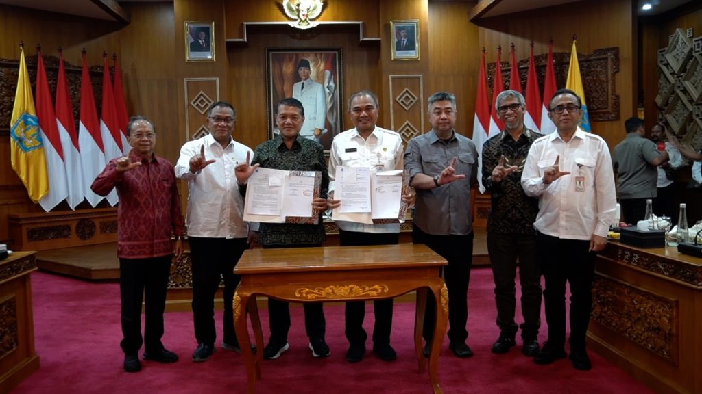 AB_KEMEN-LH-DAN-KEPALA-DAERAH-SE-BALI-GELORAKAN-PILAH-SAMPAH