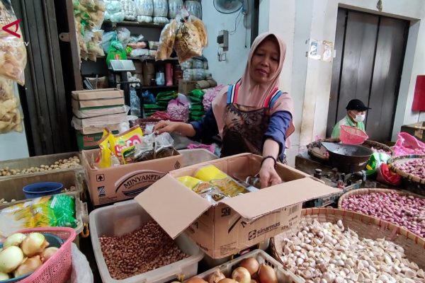 AYM_DISDAG-SEMARANG-PASTIKAN-HARGA-MINYAKITA-TETAP-STABIL