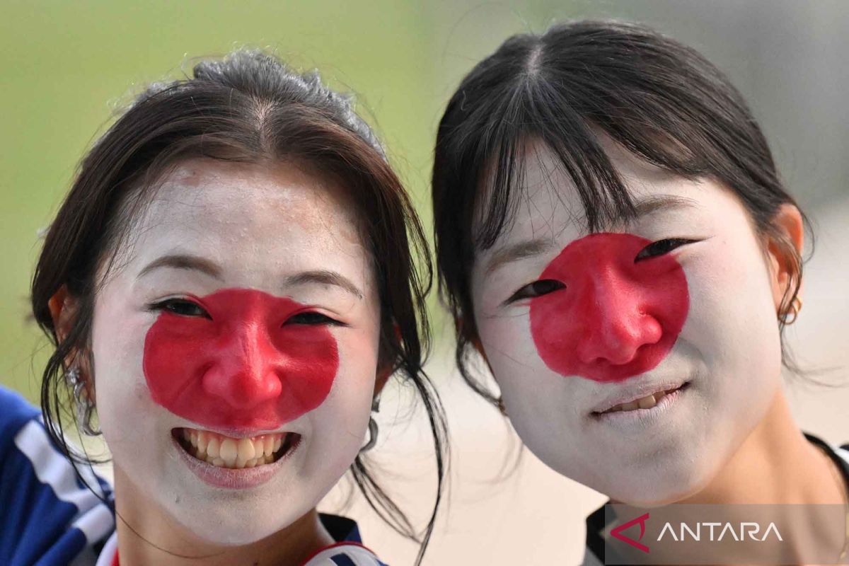Today’s News: Aksi suporter Jepang jelang lawan Tunisia