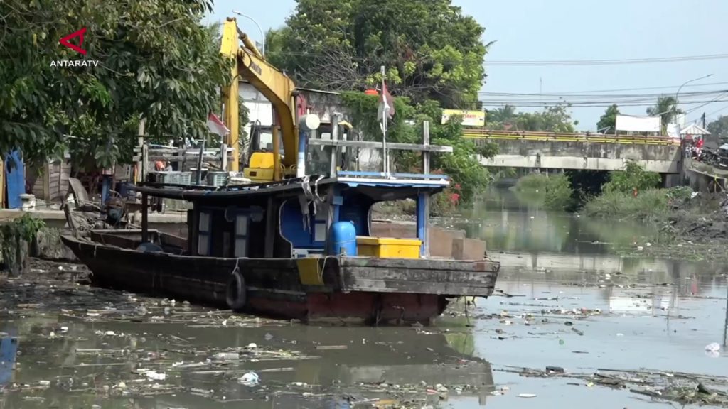 BANTEN-KERUK-SEDIMEN-DAN-ANGKAT-80-BANGKAI-KAPAL-DI-CIBANTEN