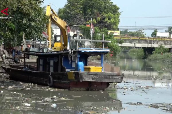 BANTEN-KERUK-SEDIMEN-DAN-ANGKAT-80-BANGKAI-KAPAL-DI-CIBANTEN