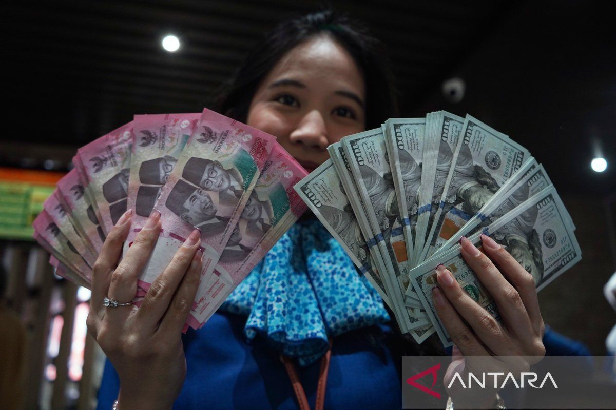 Rupiah pada Jumat pagi menguat jadi Rp17.930 per dolar AS