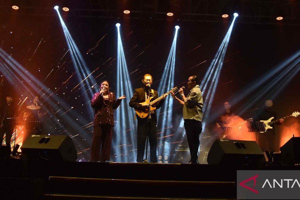 Tiga legenda penyanyi dan musisi jazz Indonesia tampil pada BuitenJazz Meet The Legends di Kota Bogor