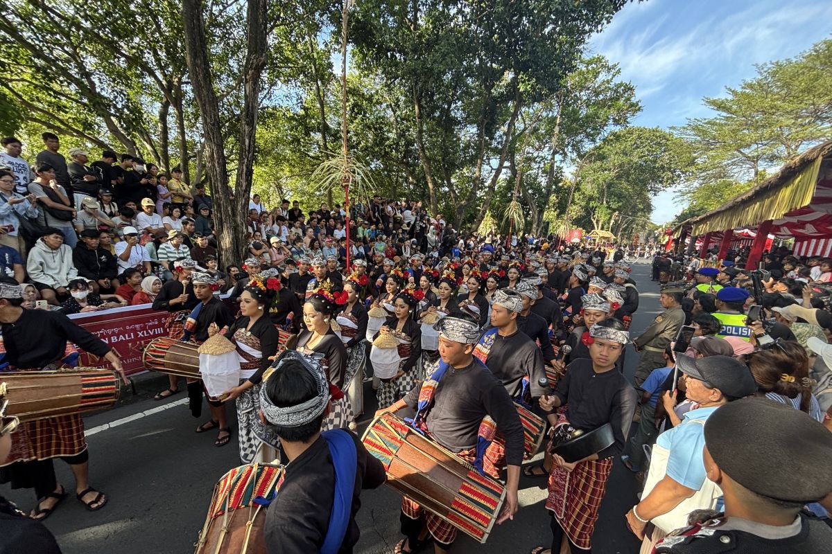 Key Strategy: Ribuan wisatawan padati pawai pembukaan Pesta Kesenian Bali