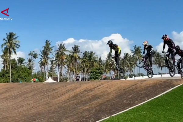 PEMBALAP-INDONESIA-DOMINASI-BANYUWANGI-BMX-SUPERCROSS-2026