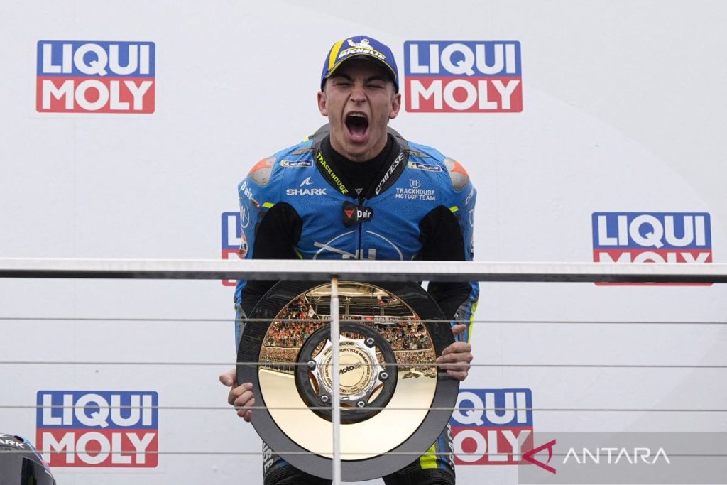 Raul-Fernandez-Sentuh-Garis-Finis-Di-MotoGP-Australia-191025-ABR-3
