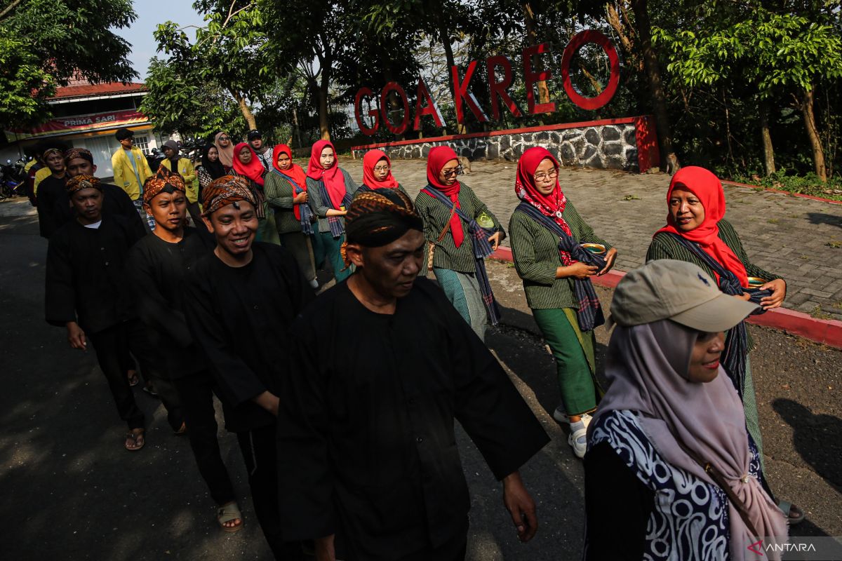 Tradisi pengambilan tujuh sumber mata air di Semarang