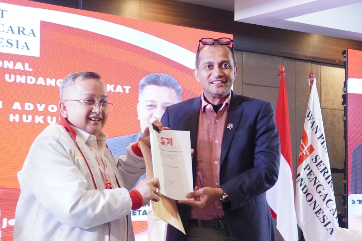 Topics Covered: Wamenkum : Reformasi advokat perlu diarahkan pada penegakan kode etik