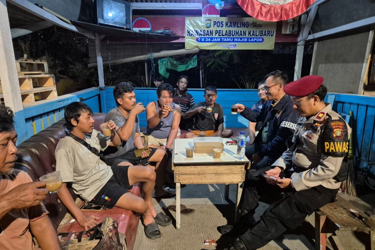 Topics Covered: Polisi ajak warga kawasan Kalibaru ciptakan lingkungan kondusif