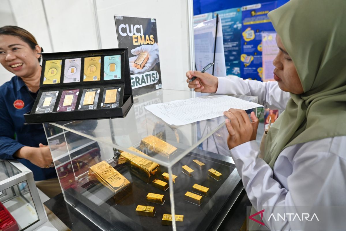 Harga emas tiga jenama di Pegadaian pada Selasa serentak turun
