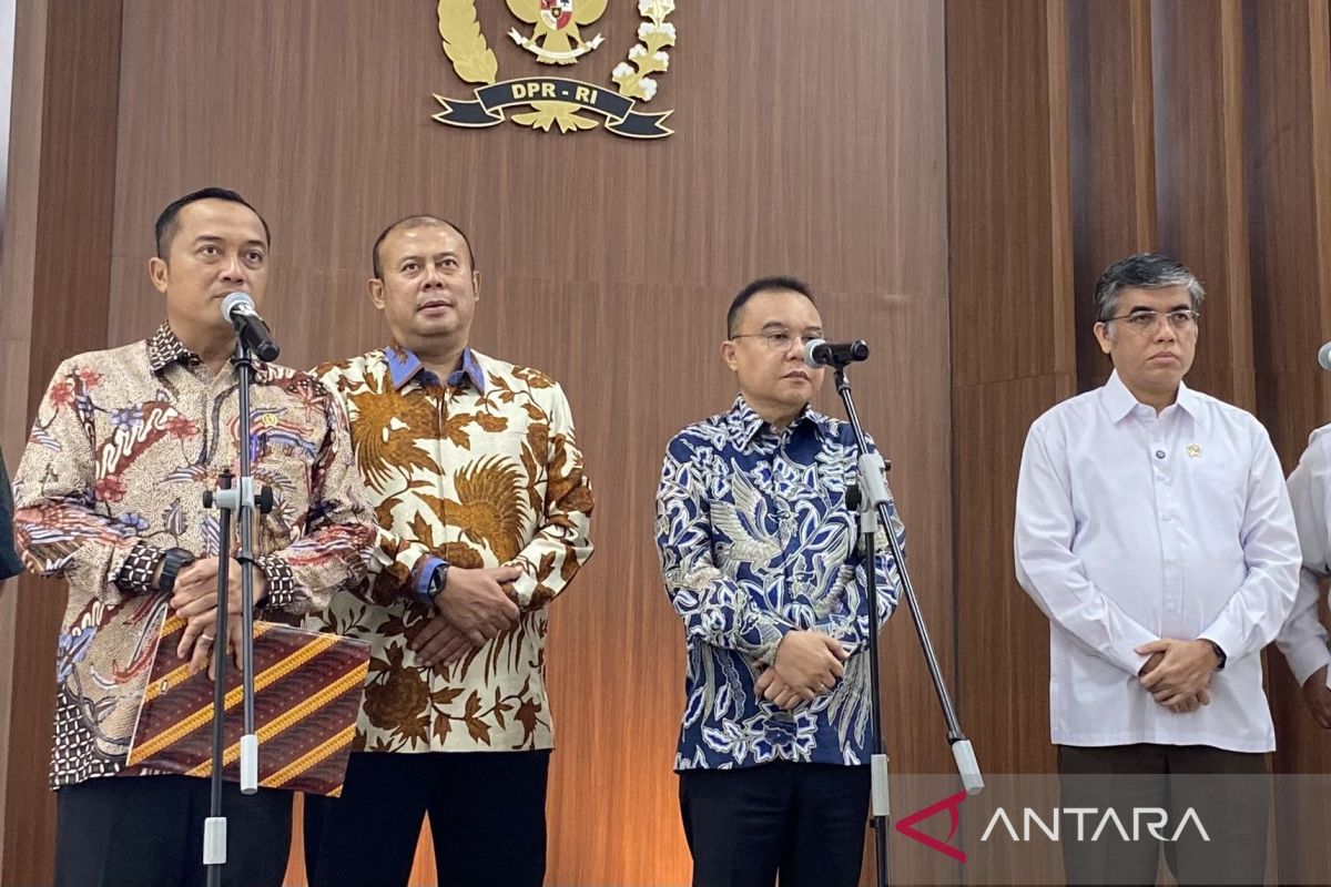 Topics Covered: Satgas Mitigasi PHK mulai petakan permasalahan usai rapat di DPR
