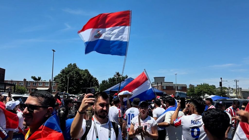 AB_SUPORTER-PARAGUAY-DI-PHILADELPHIA-BERKUMPUL-JELANG-LAGA-KONTRA-PRANCIS