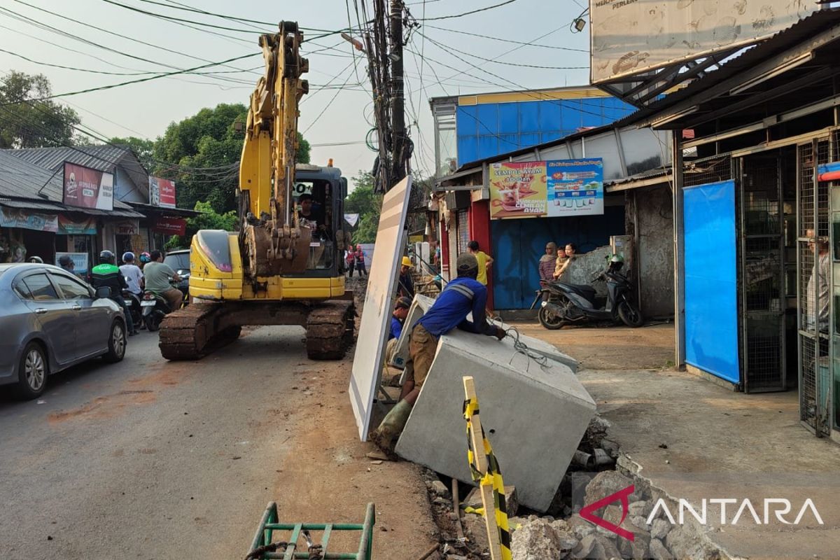 SDA Jakbar kebut penyelesaian proyek saluran air di Kembangan