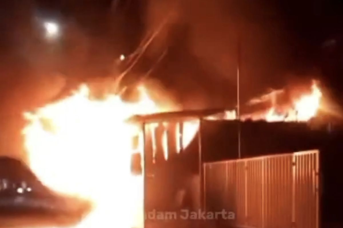 Historic Moment: Rumah makan di Jakbar terbakar, diduga korsleting listrik kulkas