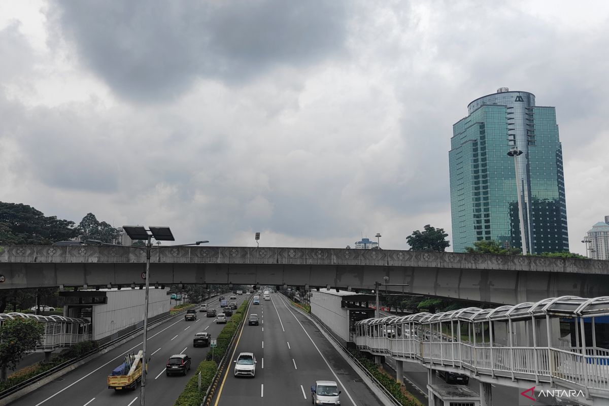 Senin, Sebagian besar Jakarta berpotensi berawan seharian